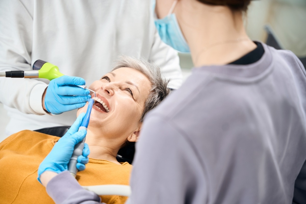 air polishing vs dental cleaning